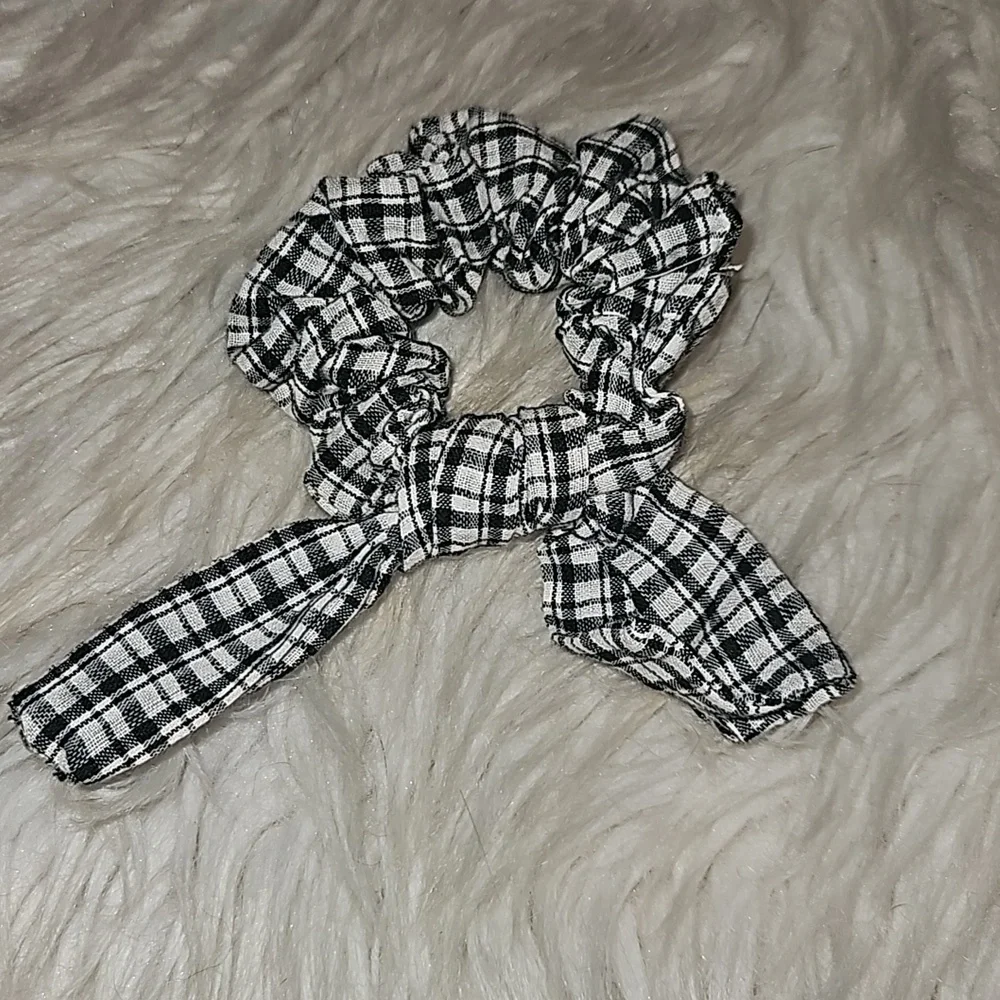 ~~Set of 2 Hair Scrunchies – Floral Silk & Black/White Plaid Bow~~